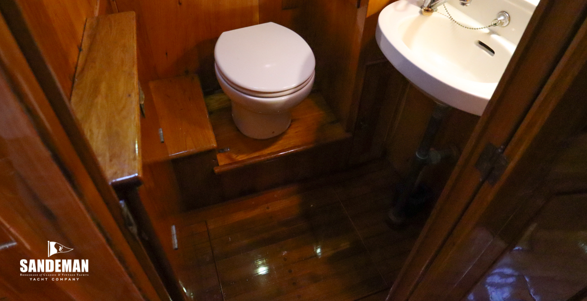 WC compartment to port