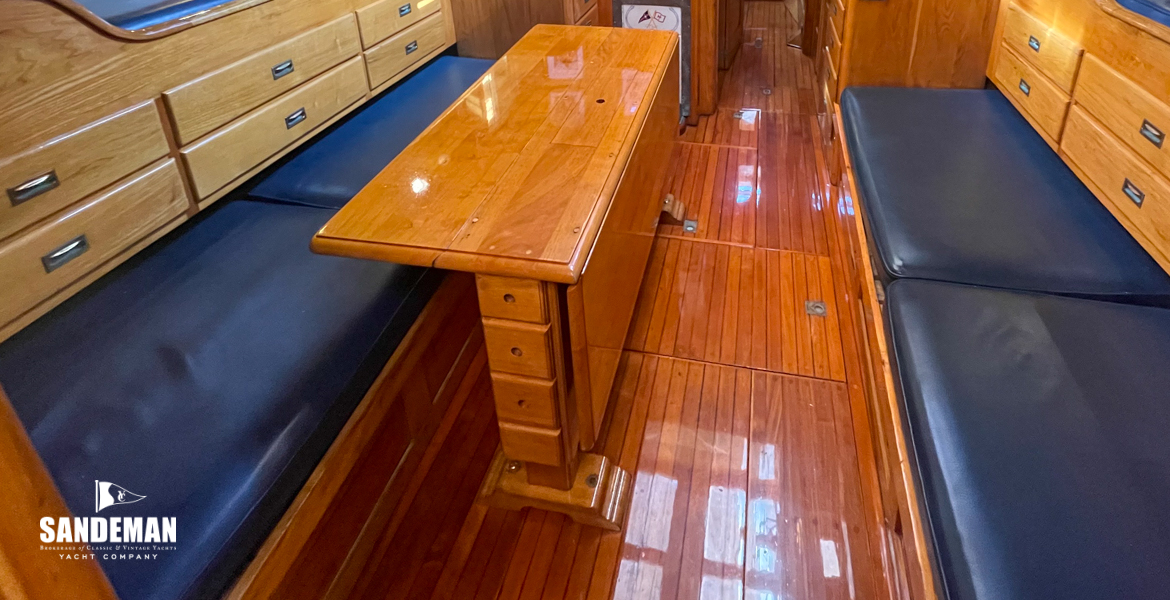 Saloon view forward