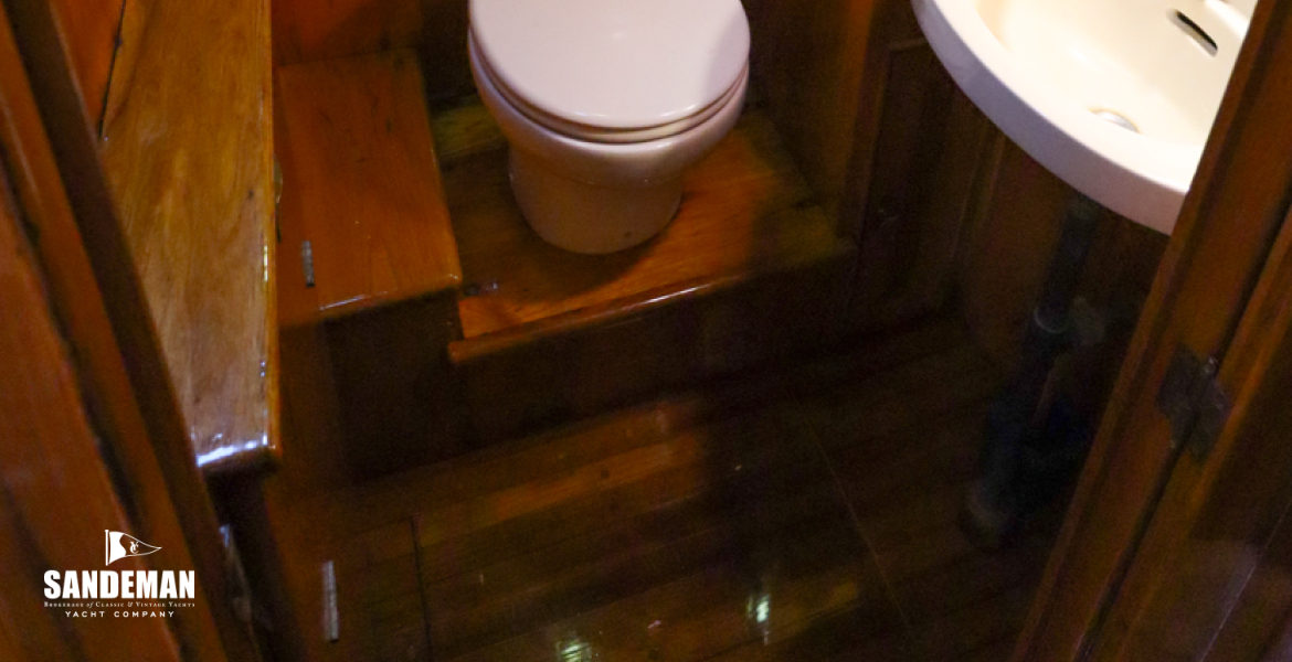 WC compartment to port