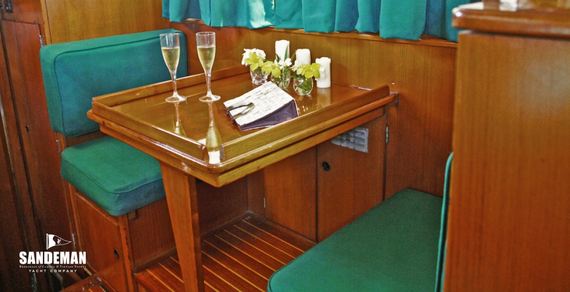 23Dinetteconvertstodaybed.jpg