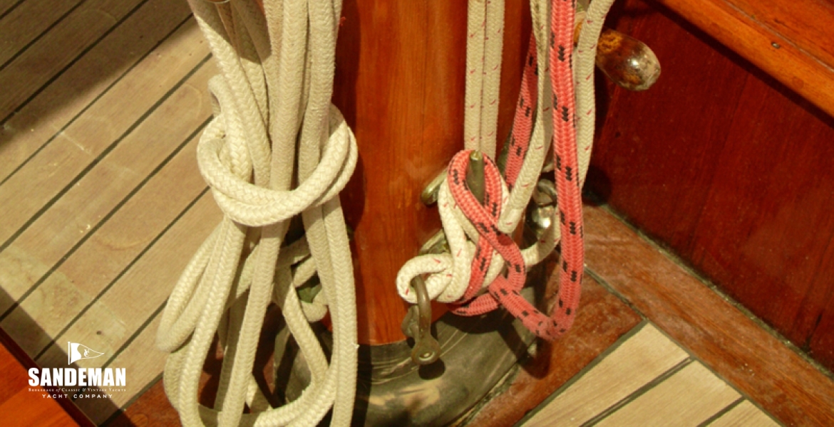 09winchesonmast.jpg