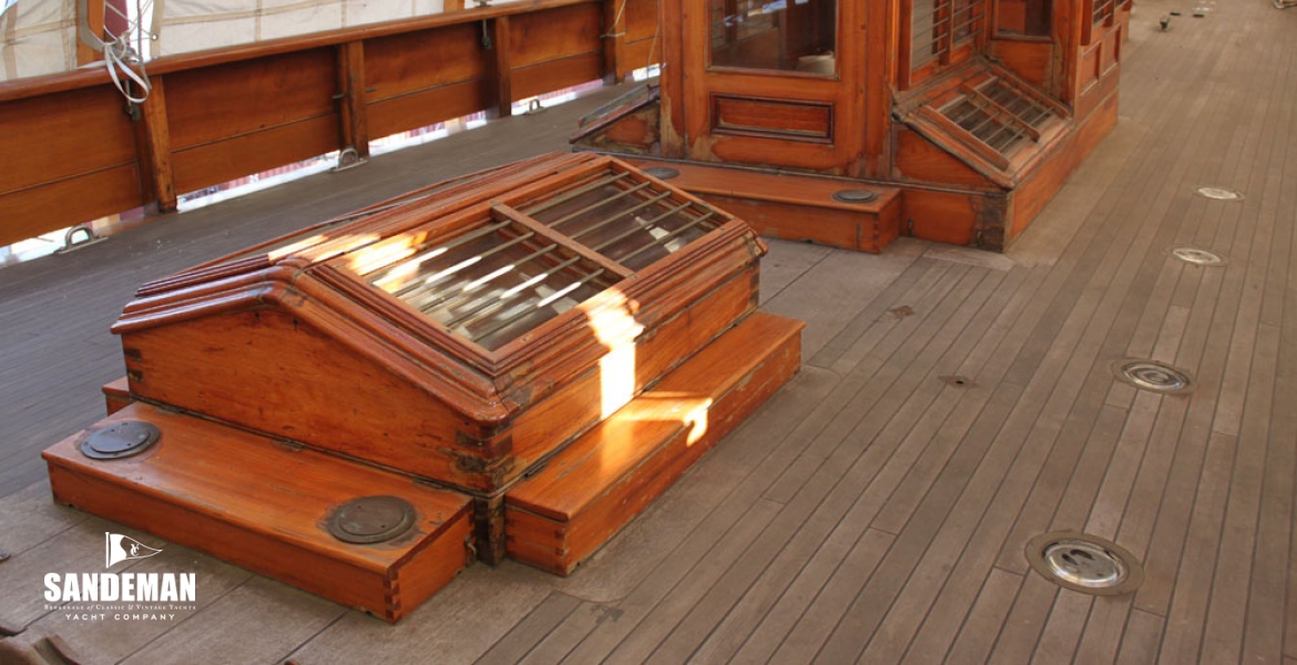 17Skylightanddoghouse.jpg