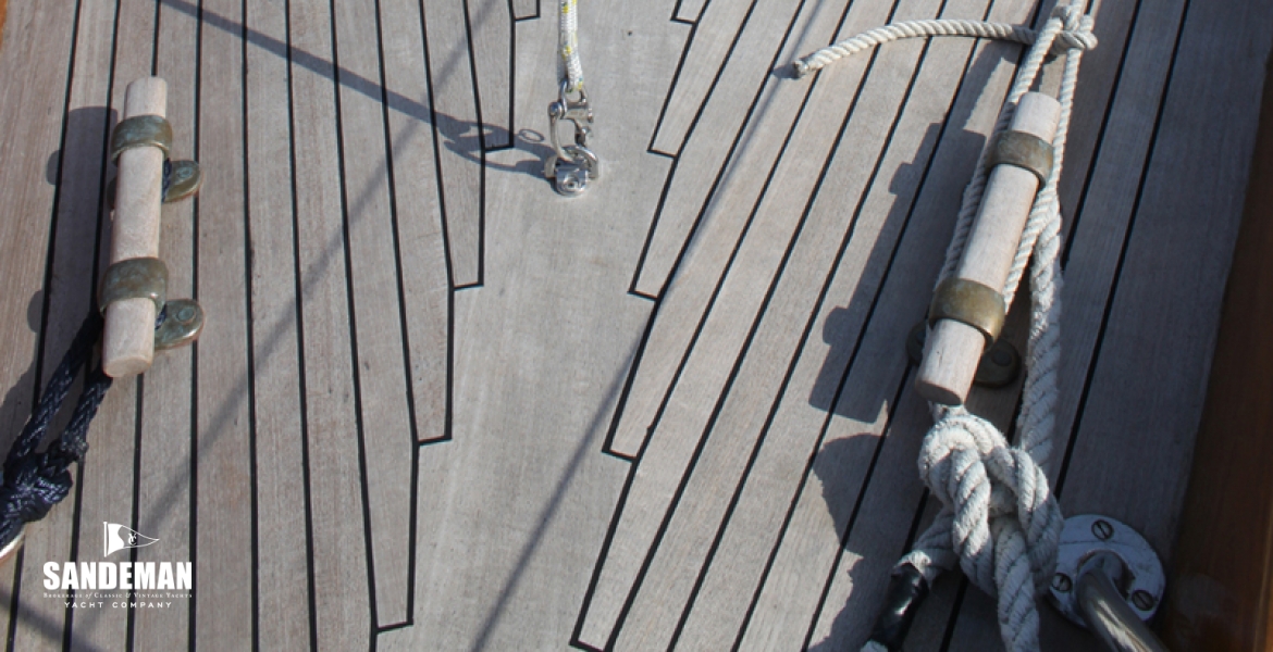 Foredeck view aft