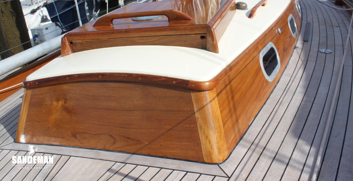 Trunk view aft