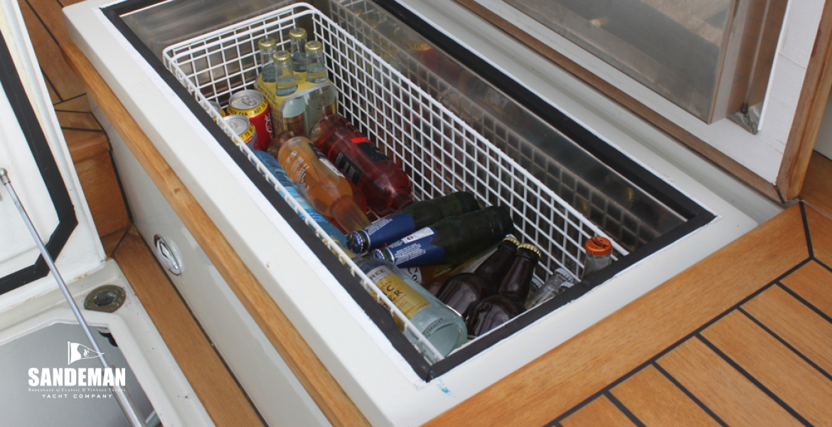 16Cockpitfridge.jpg