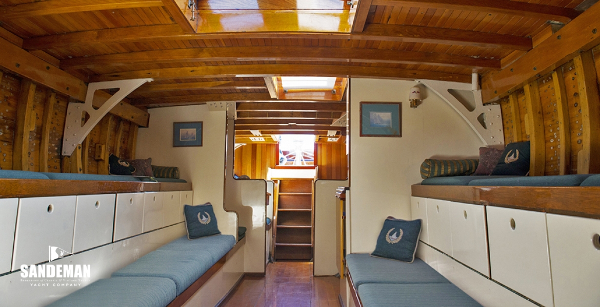 30 Deckhead skylight v aft