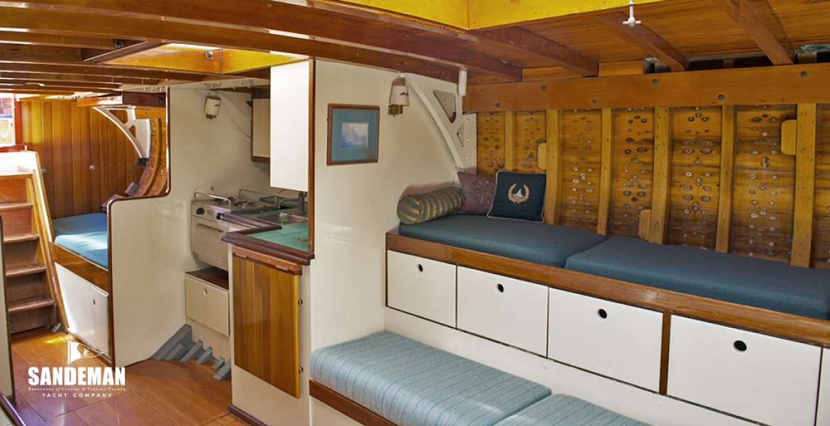 32 Saloon port to galley aft