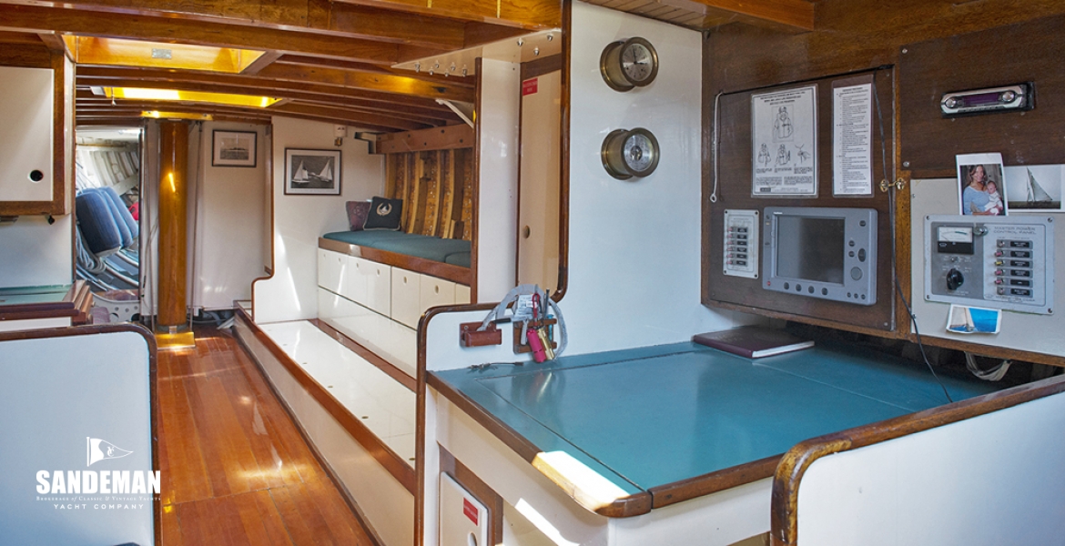 23 Navn saloon fwd