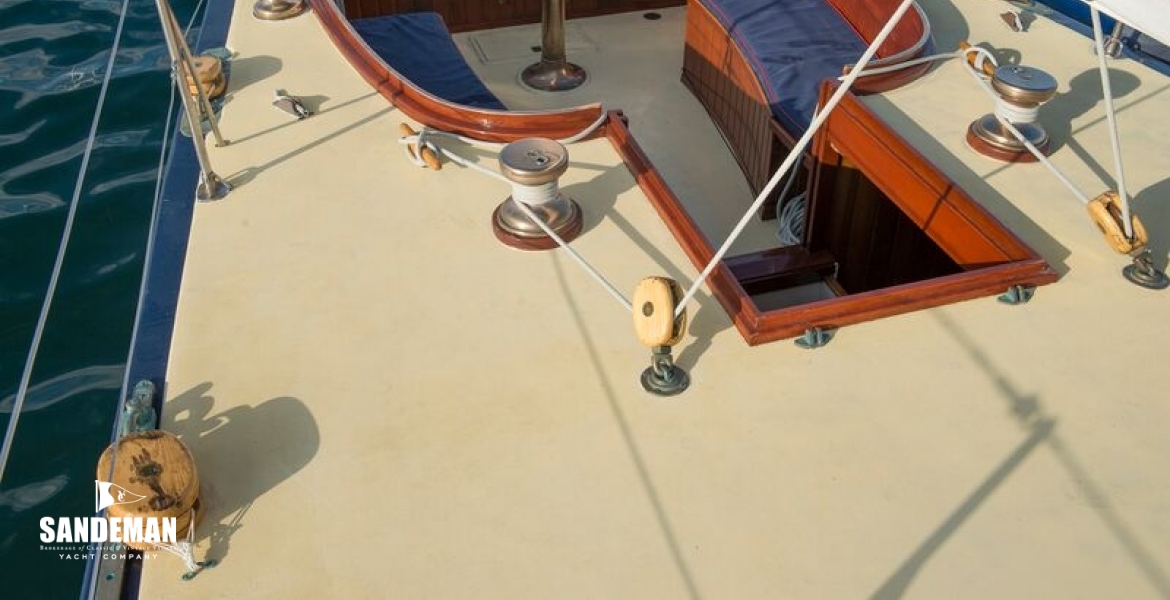 16 Cockpit v aft