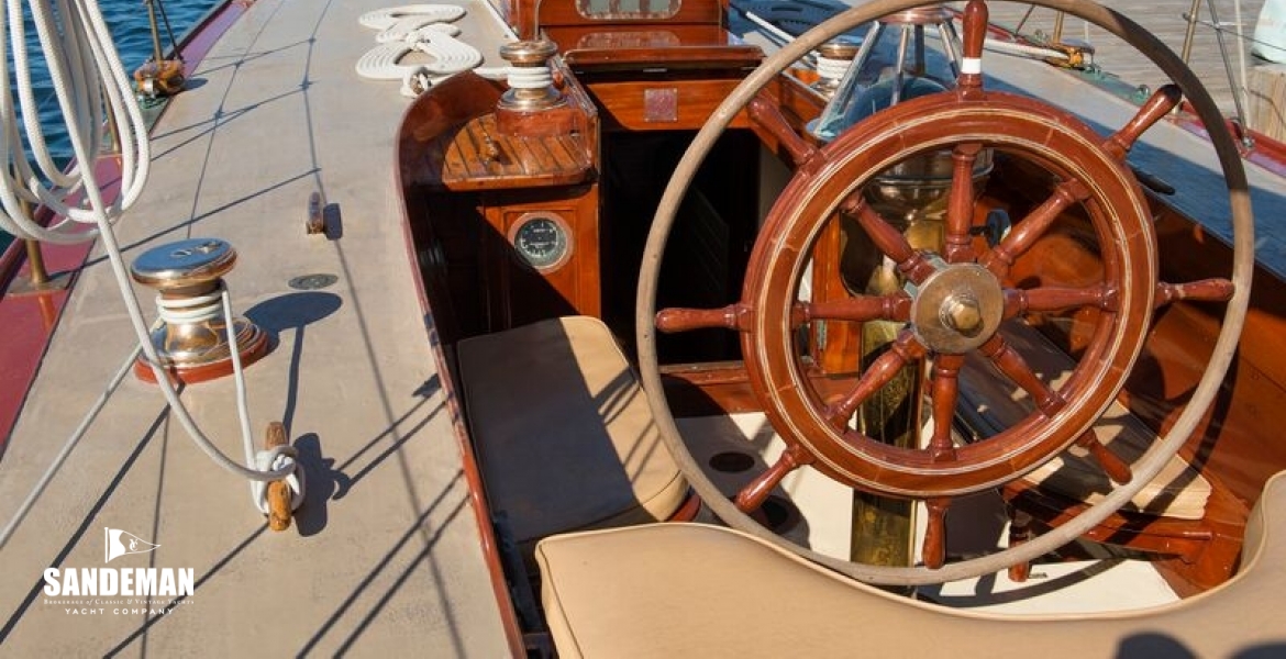 12 Cockpit v fwd