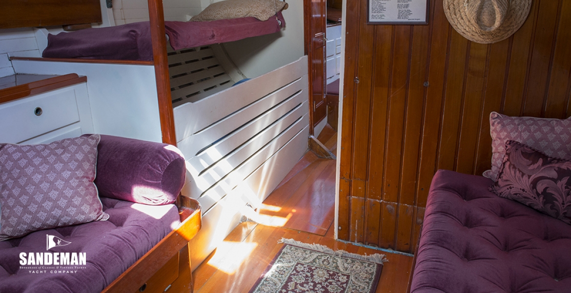 34 Saloon aft v to stbd