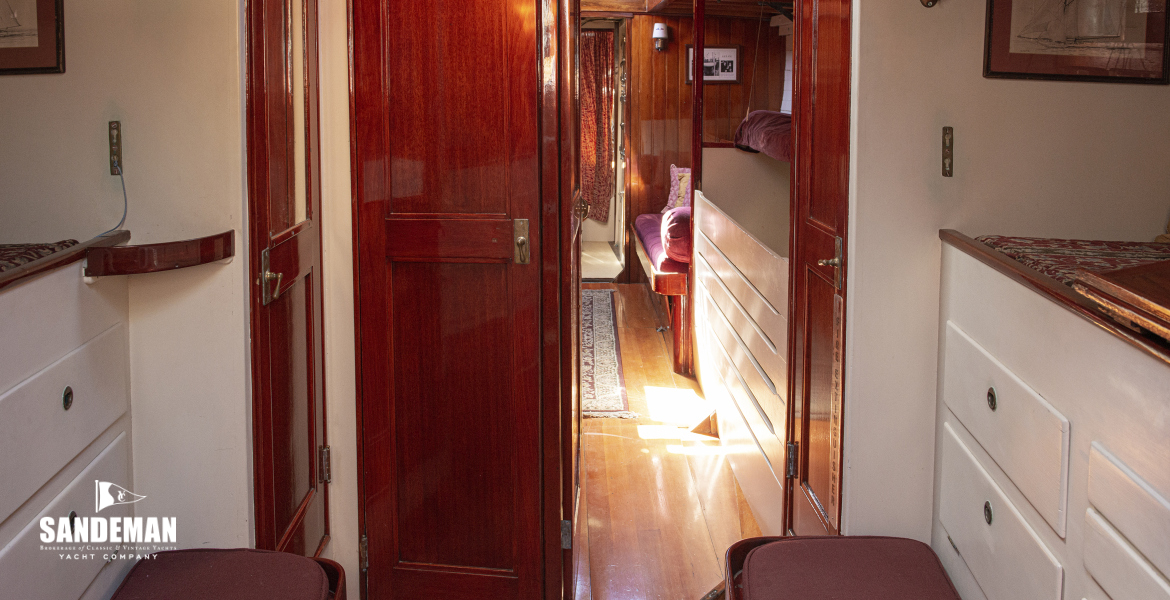 25 Owner's cabin v fwd