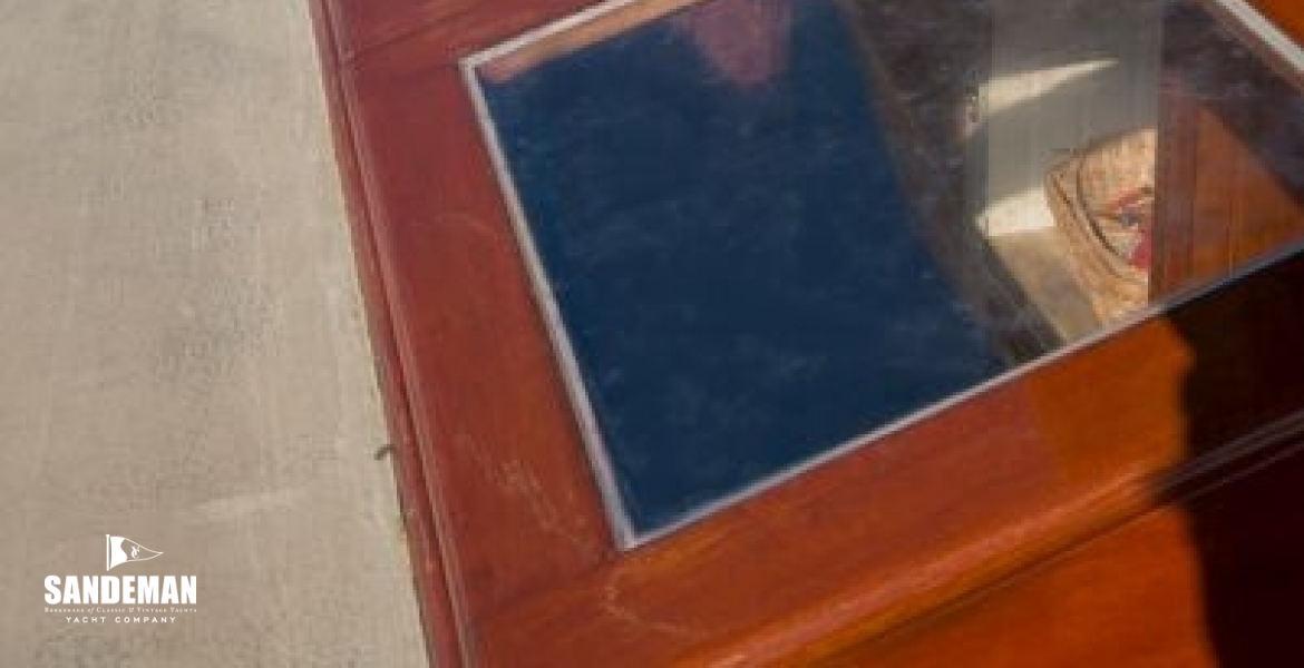 14 Skylight mast