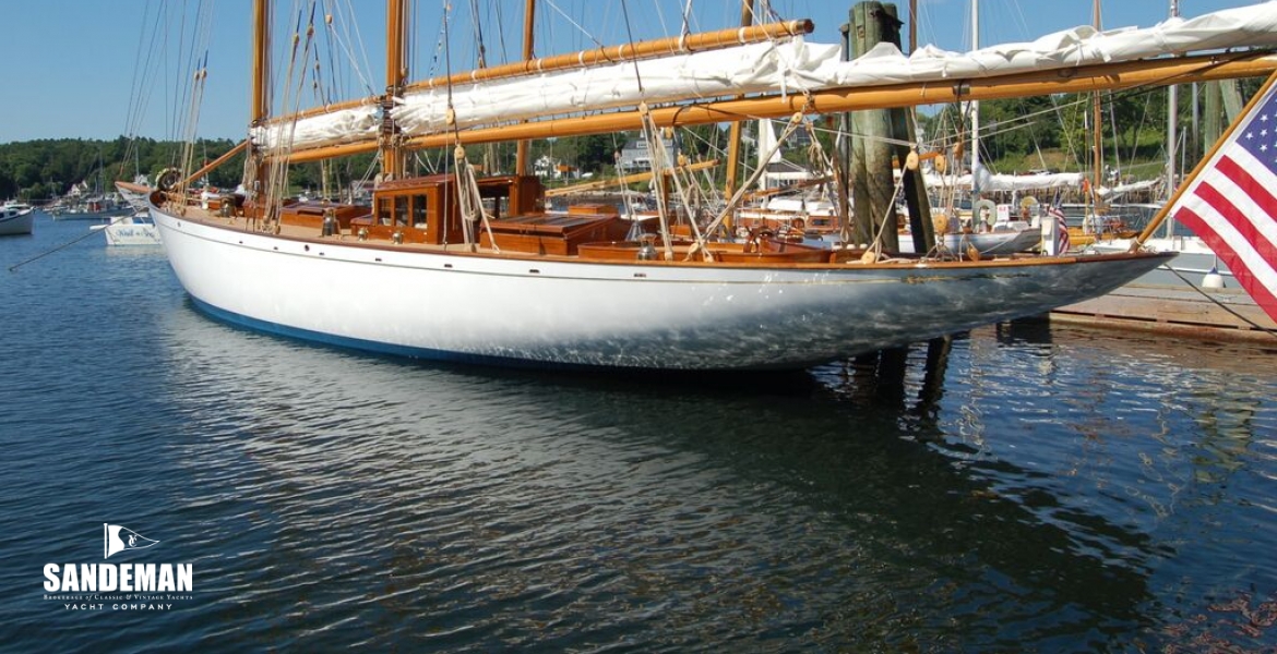 Port quarter alongside