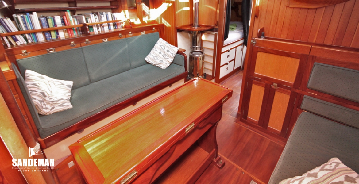 40 Saloon aft.jpg