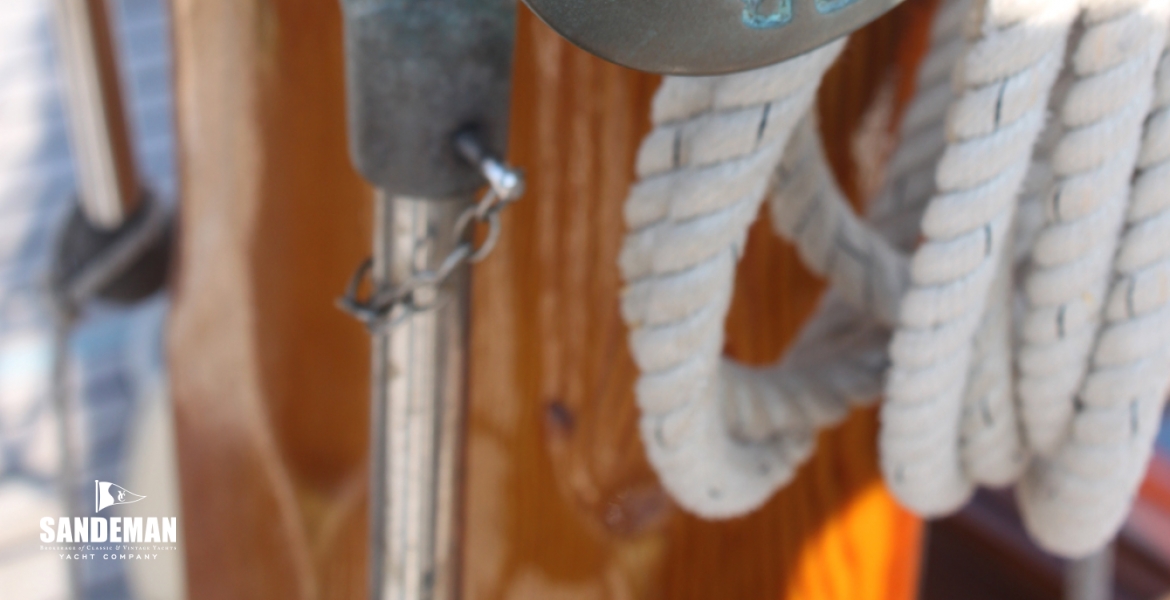 18 Halyard winch.jpg
