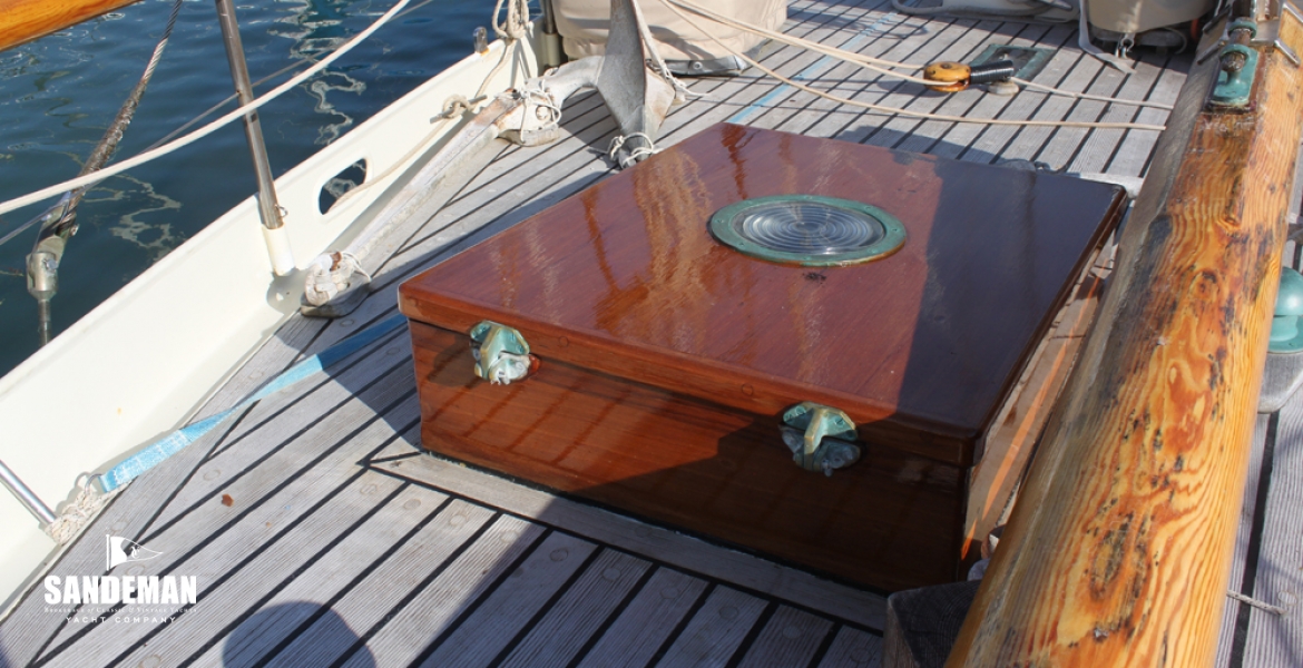 16 Foredeck aft.jpg
