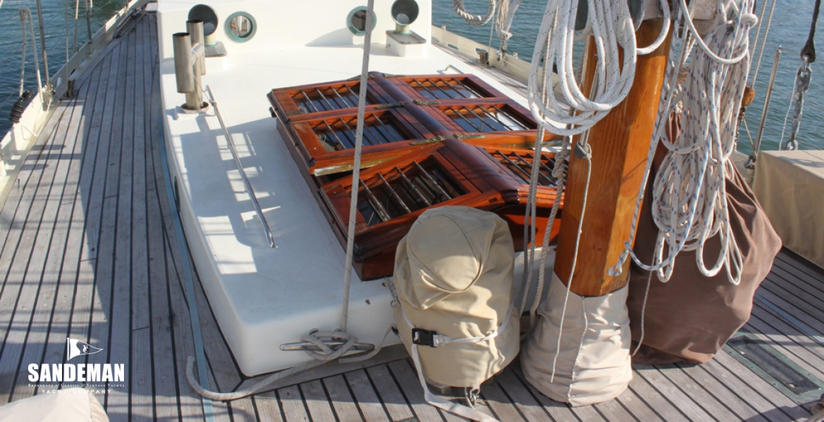 17 Mast aft.jpg