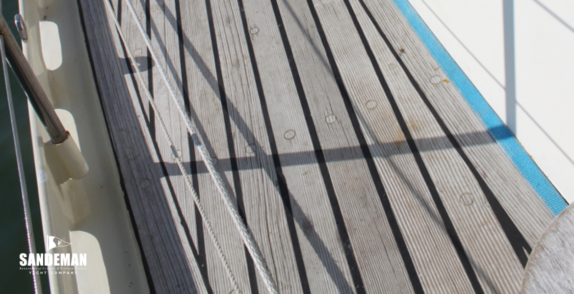 08 Port side deck.jpg
