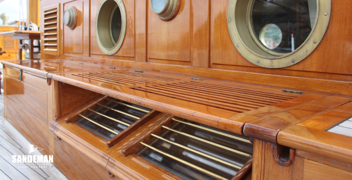 38 Doghouse detail