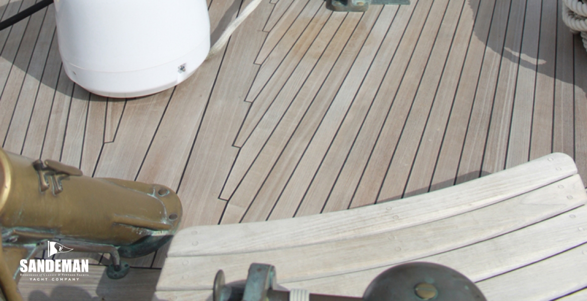 12 Aft deck fwd
