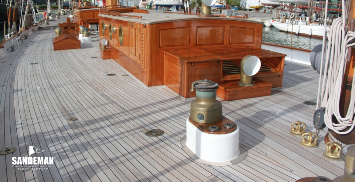 37 Doghouse stbd vaft
