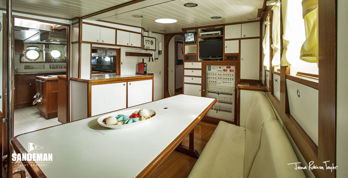 69 Crew mess to fwd accom