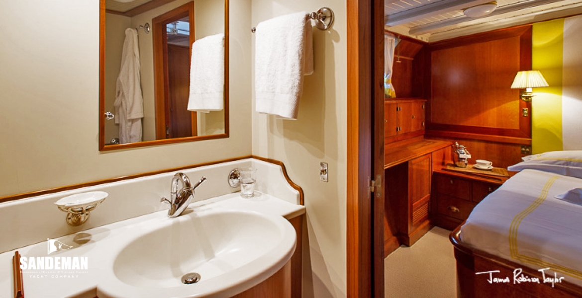 53 Port double cabin & head