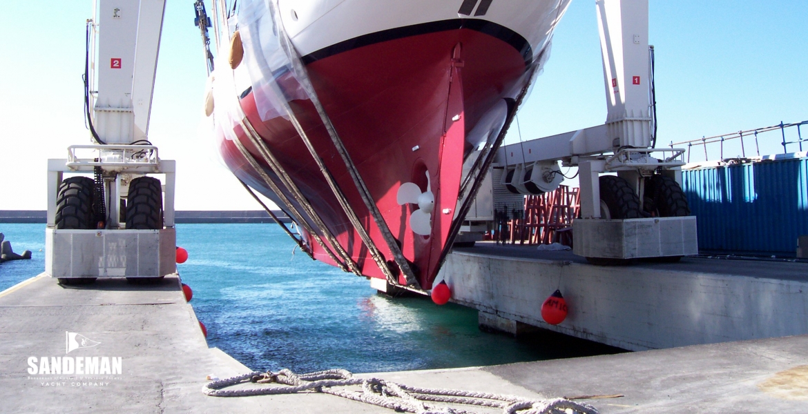 85 Ashore astern