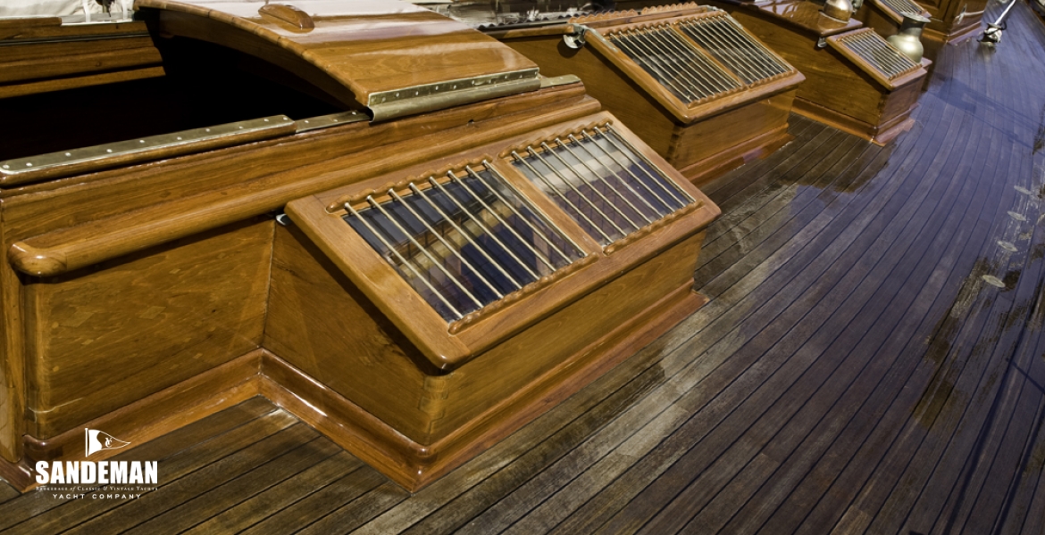 17Stbdsidedecknskylights.jpg