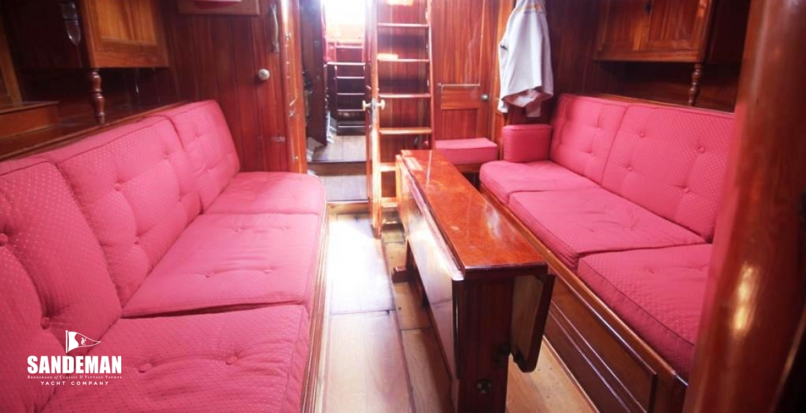 SALOON  AFT