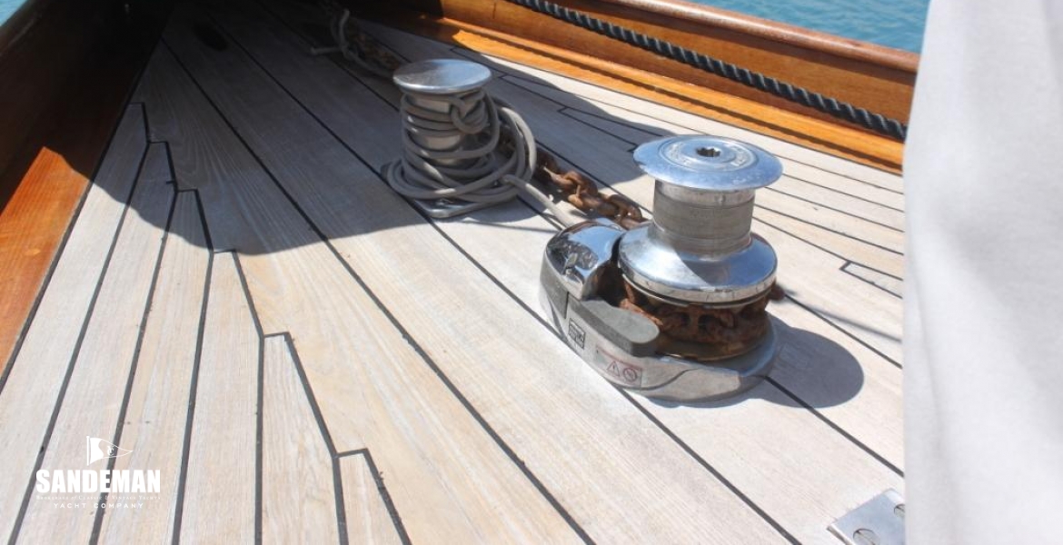 FOREDECK WINDLASS BOLLARD