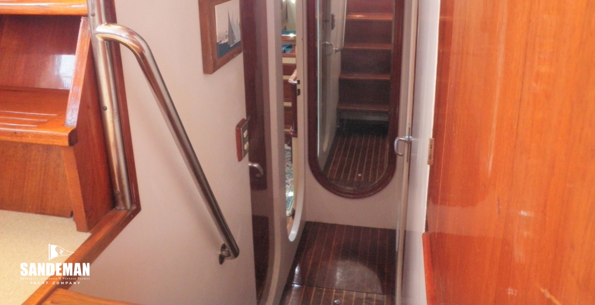 To aft cabins