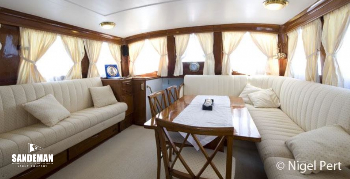 SALOON