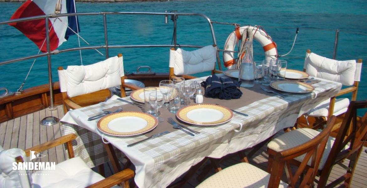 Aft deck dining