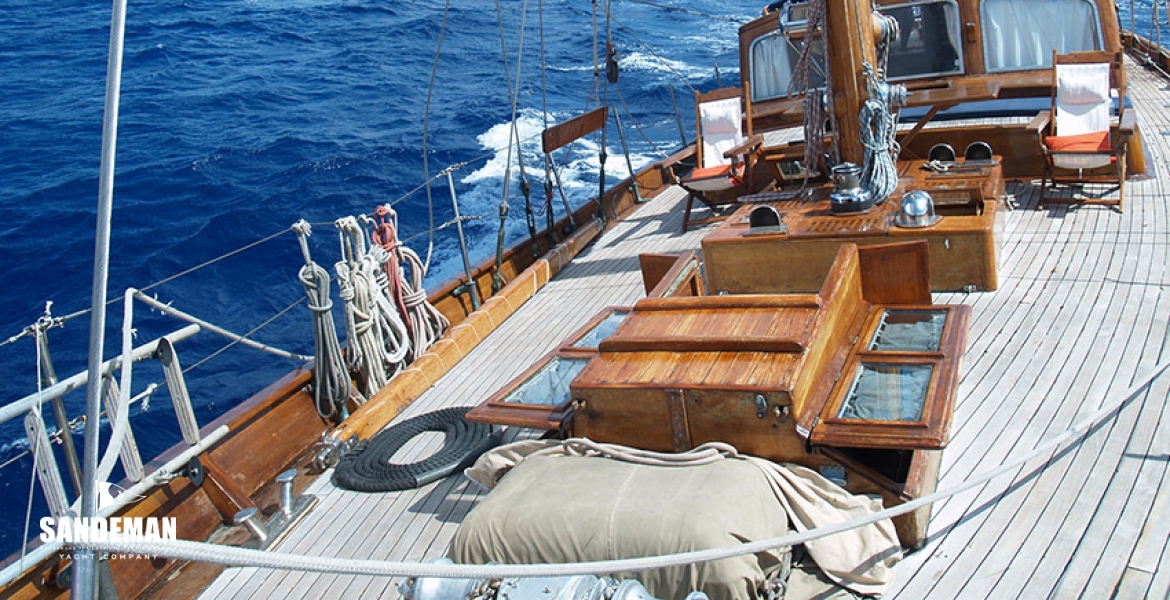 Foredeck view aft