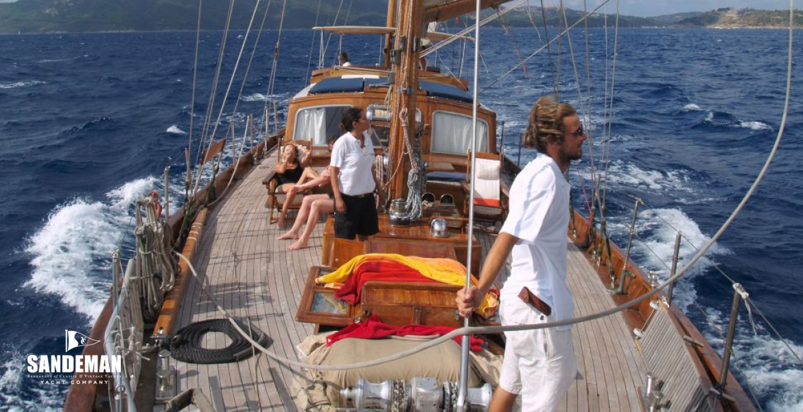 Foredeck view aft