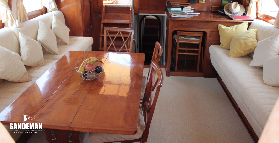 Saloon dining