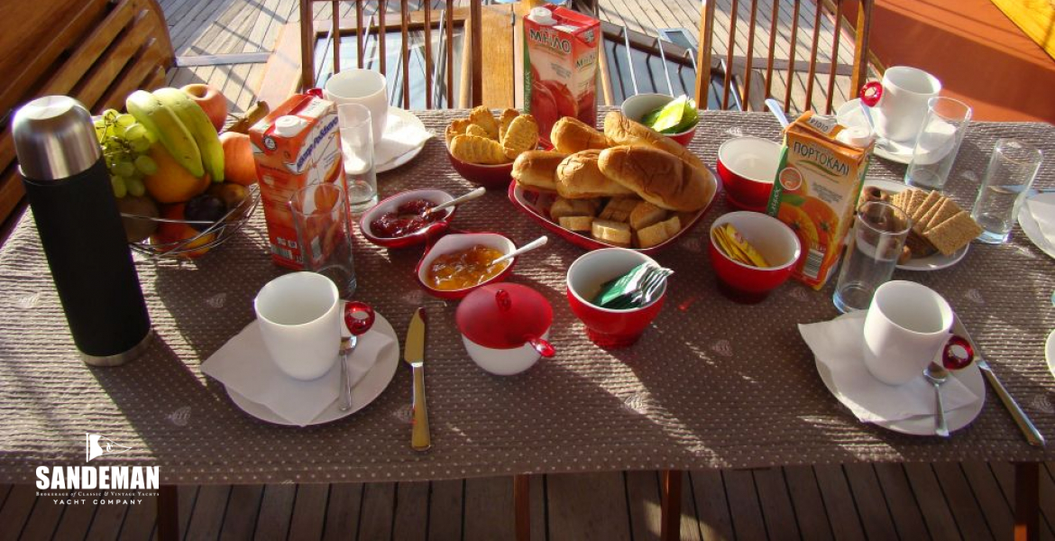 Cockpit dining