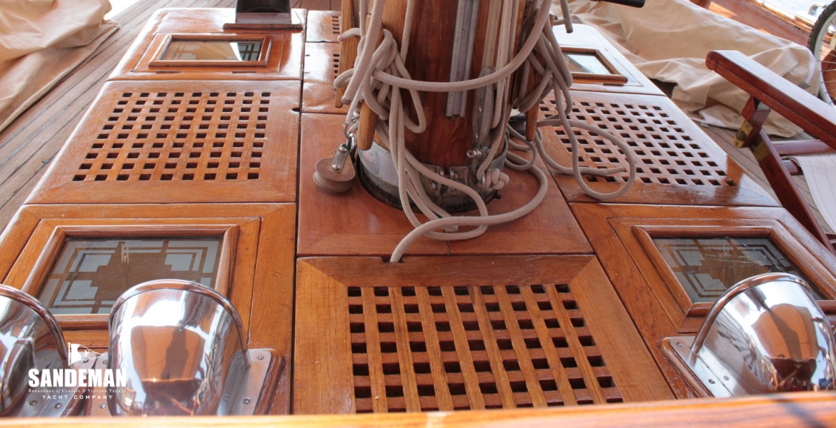 Main mast base details