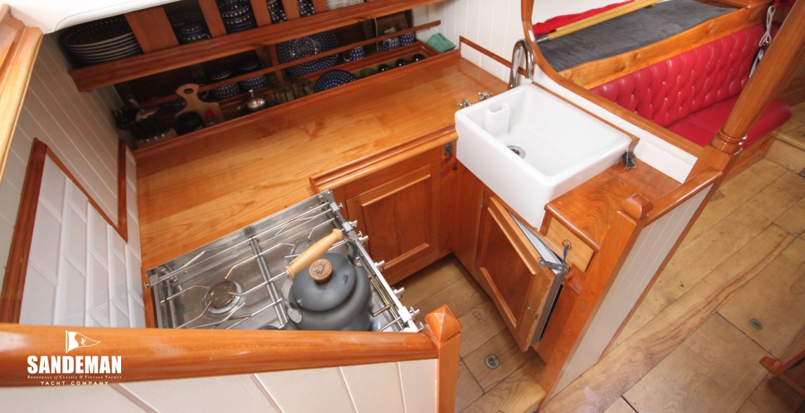 Galley v fwd port