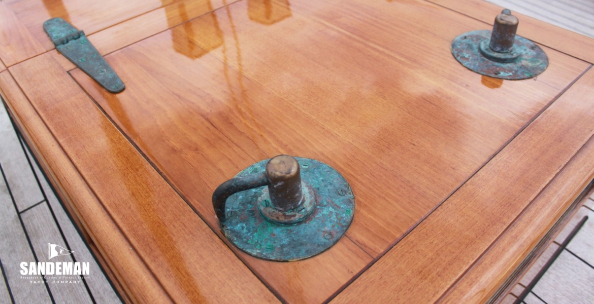 Forehatch detail