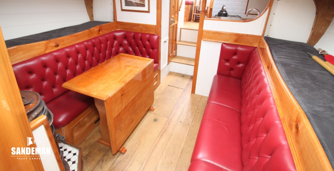 Saloon v aft