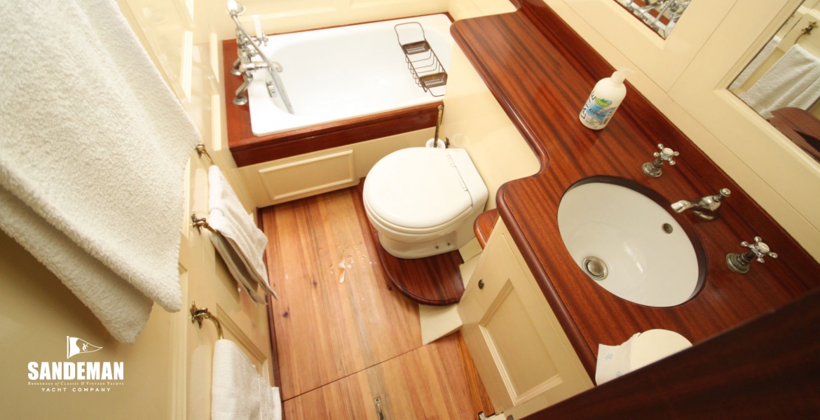 69 Master en-suite