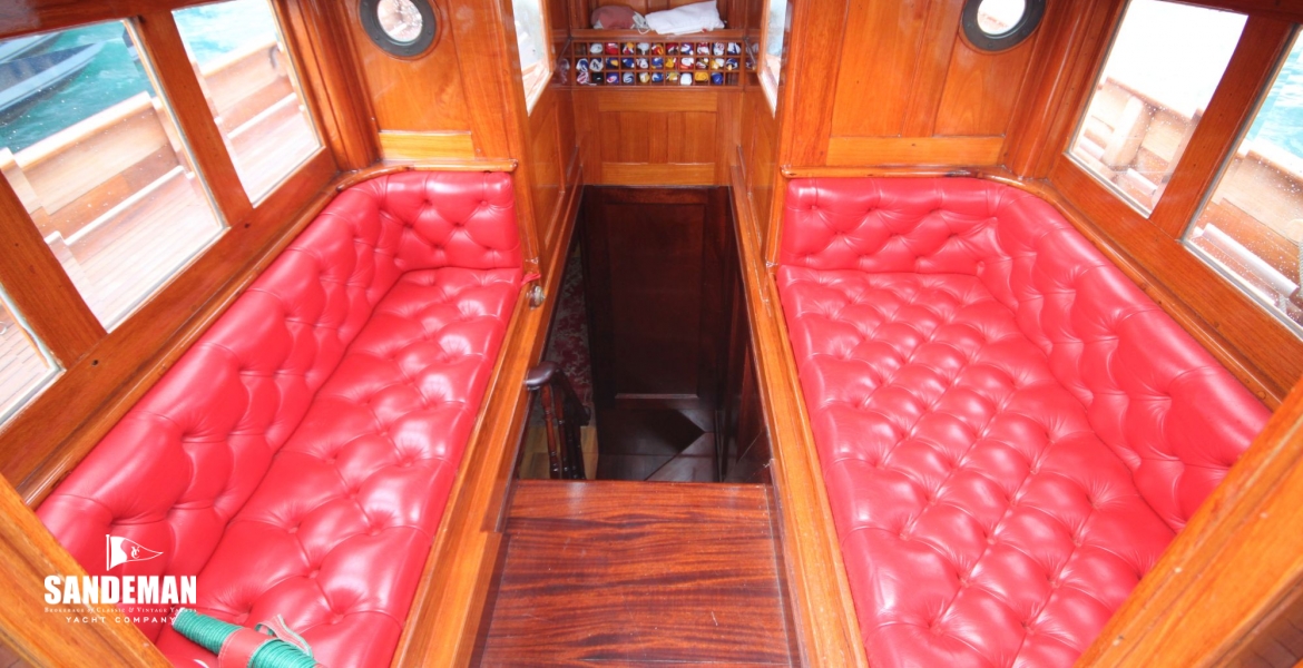 42 Doghouse interior