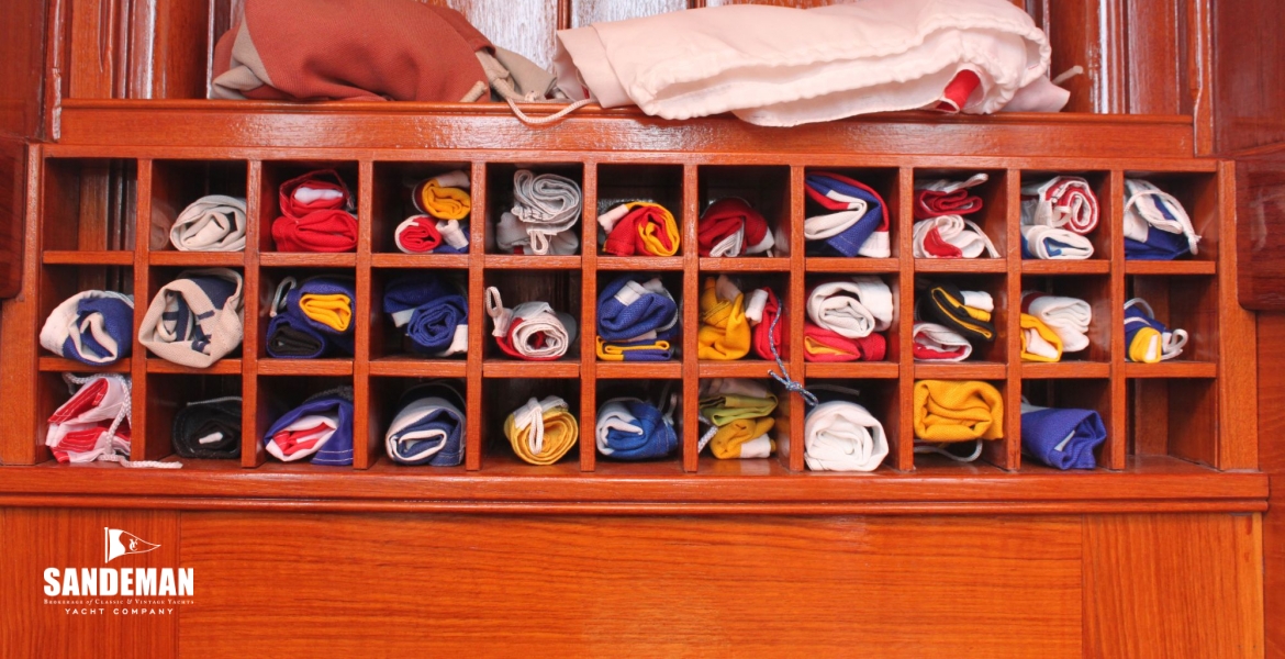 43 Flag locker