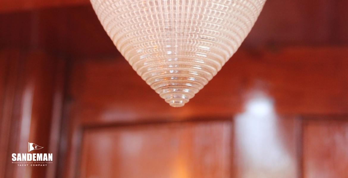 61 deckhead light
