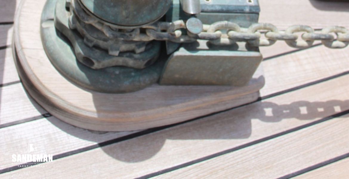 33 Windlass detail
