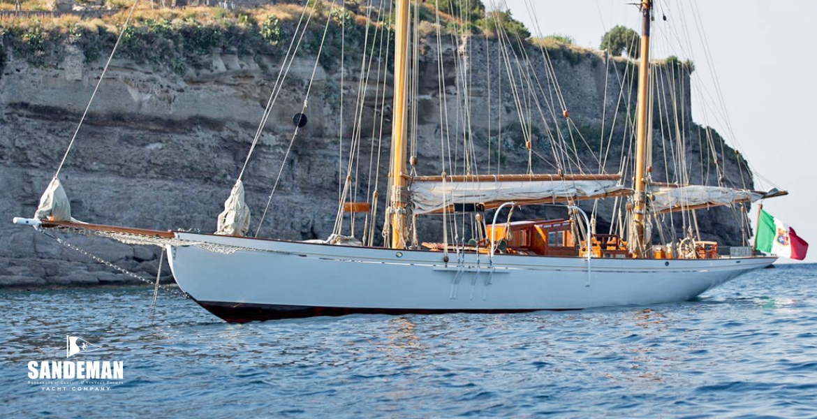 10 Moored bow