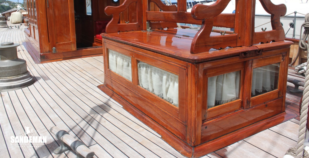 20 Port side deck